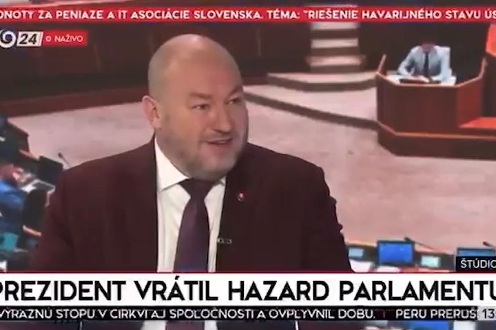 Dá se to vystřihnout? Slovenský ministr sportu si říhnul v živém vysílání