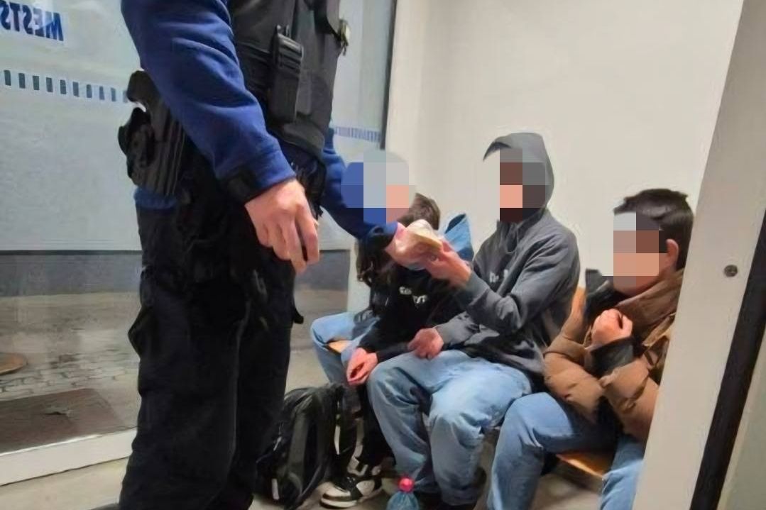 V čekárně na nádraží našli policisté na Slovensku čtyři opuštěné děti