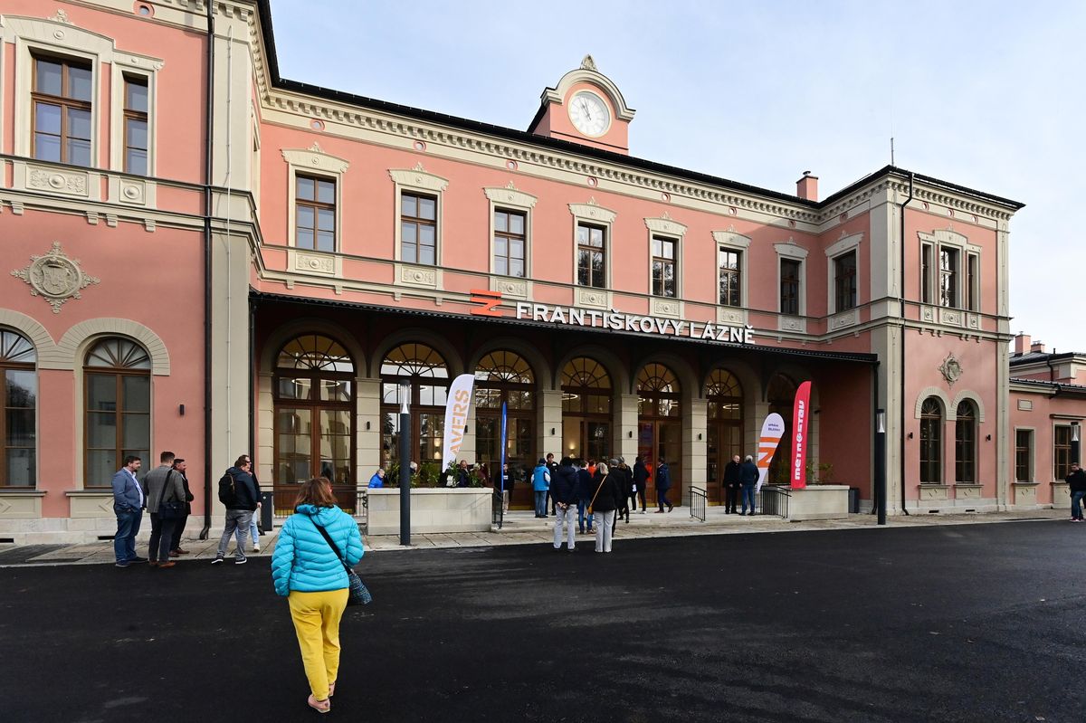 Rekonstrukce historického nádraží ve Františkových Lázních vyšla na čtvrt miliardy