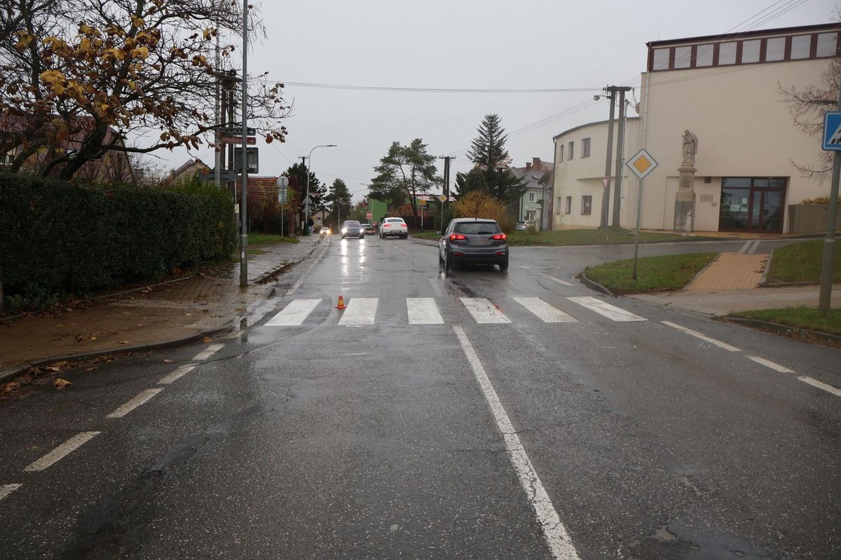Jak ti je? zeptal se řidič sražené dívky na Olomoucku a odjel. Policie hledá jeho i svědky