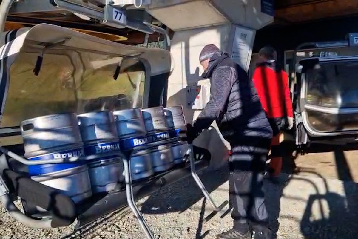 Lanovka vyvezla na hřeben Orlických hor devět tun piva