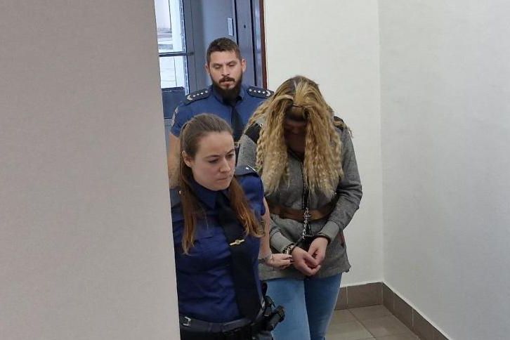 Kamarádovi podřízla nožem krk, prý se jen bránila. Vrchní soud ženě potvrdil osm let