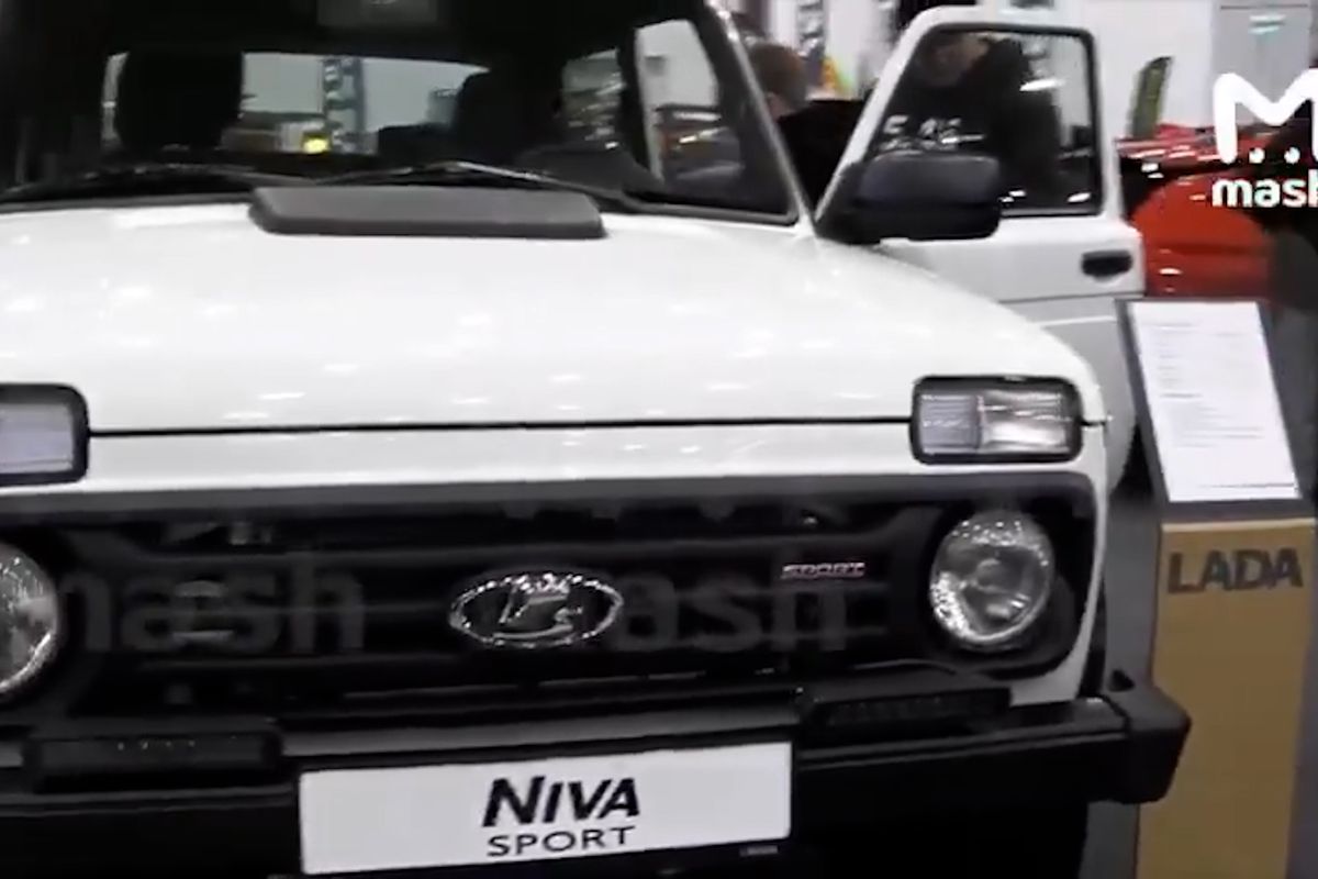 Při pohledu zblízka se nestačili divit. Na výstavě v Moskvě byla představena Lada Niva Sport