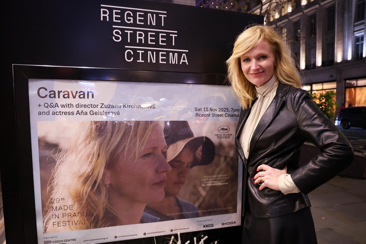Ženy ve filmovém štábu mají být standard, řekla Anna Geislerová na britské premiéře Karavanu