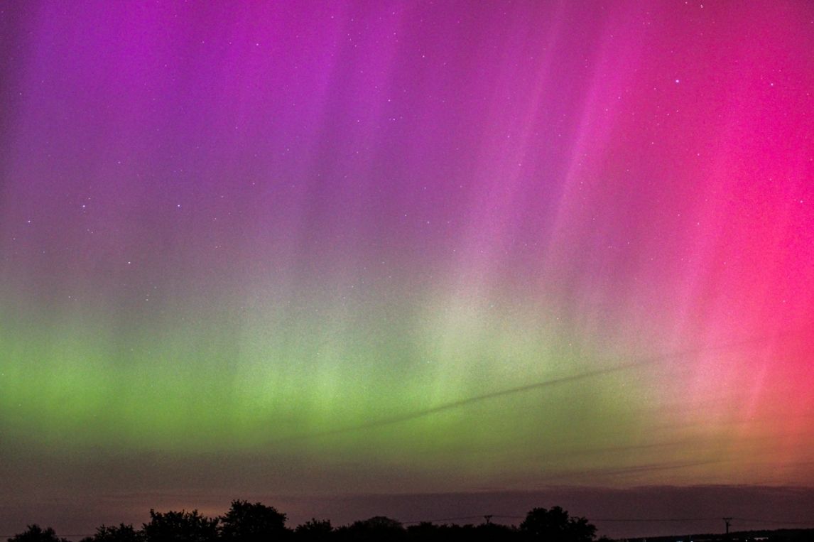 Následující noci se objeví polární záře. Její krásu naruší svit Měsíce