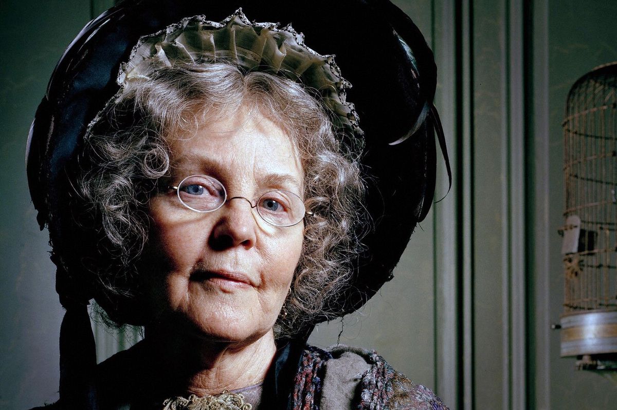 Zemřela herečka Pauline Collinsová