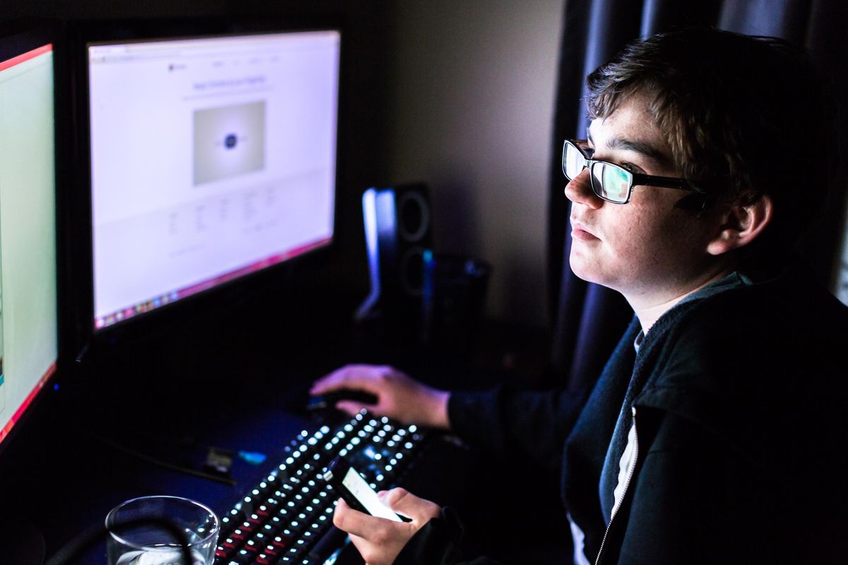 Sebevražda 14letého mladíka je jen špičkou ledovce. Zoufalí rodiče varují před AI chatboty