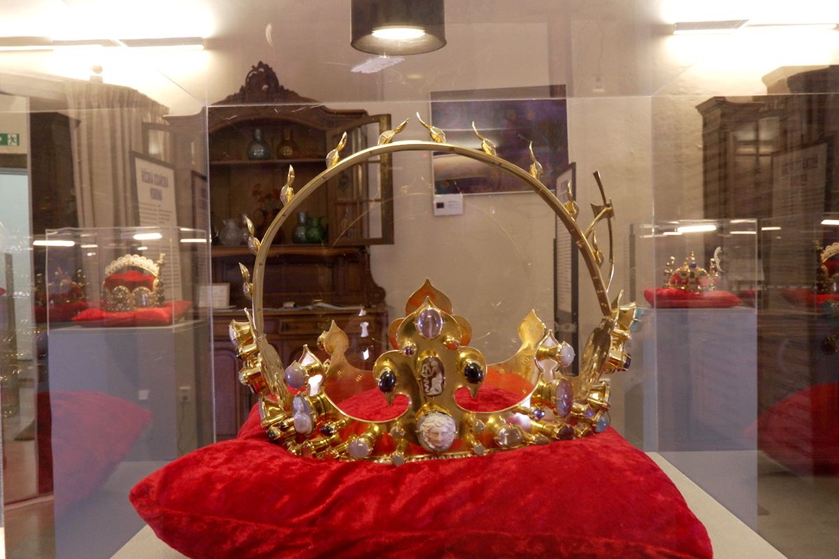 Korunovační klenoty Lucemburků poprvé v Praze. V klášteře minoritů je i kopie svatováclavské koruny