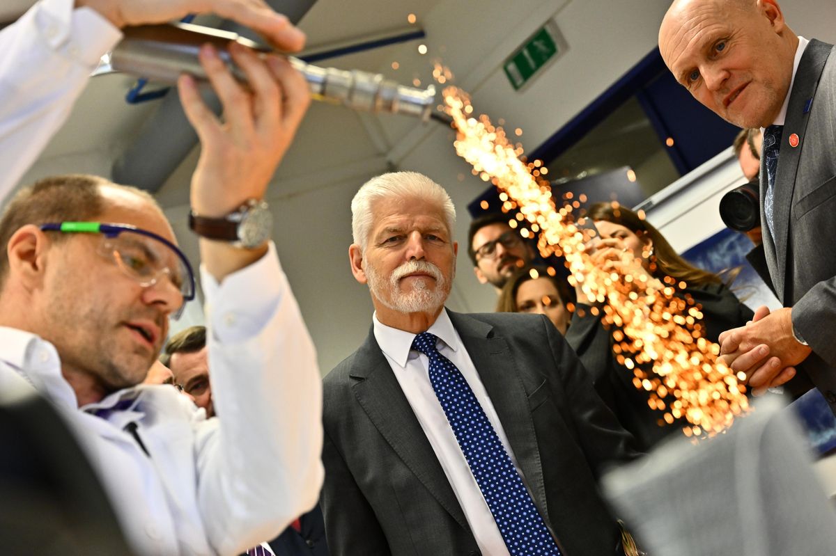 První dáma v Liberci nakoukla do krámku místních švadlen, prezident ocenil nanomateriály