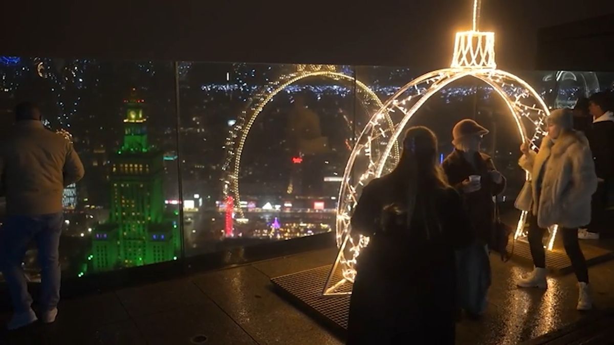 Adventní trh v nejvyšší budově Evropské unie láká na jedinečné výhledy