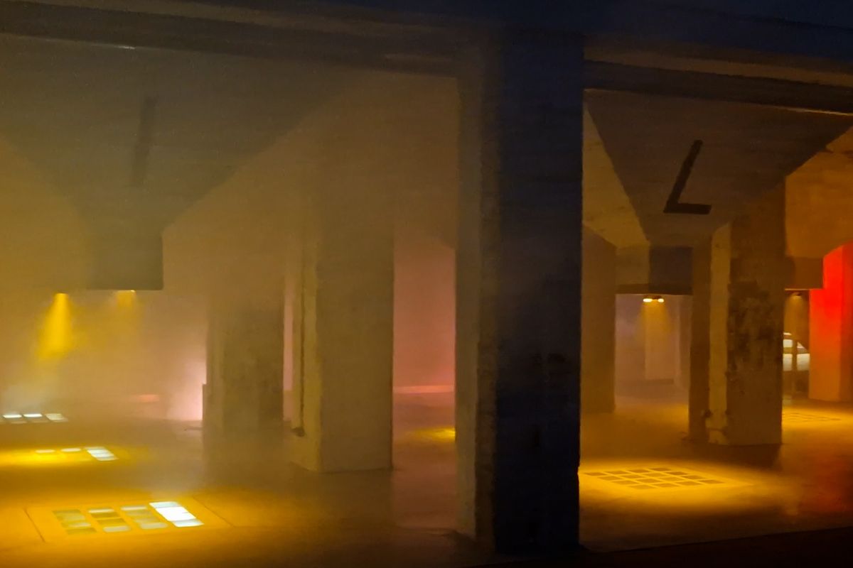 Silo pardubických Automatických mlýnů se mění v obří žhnoucí krb