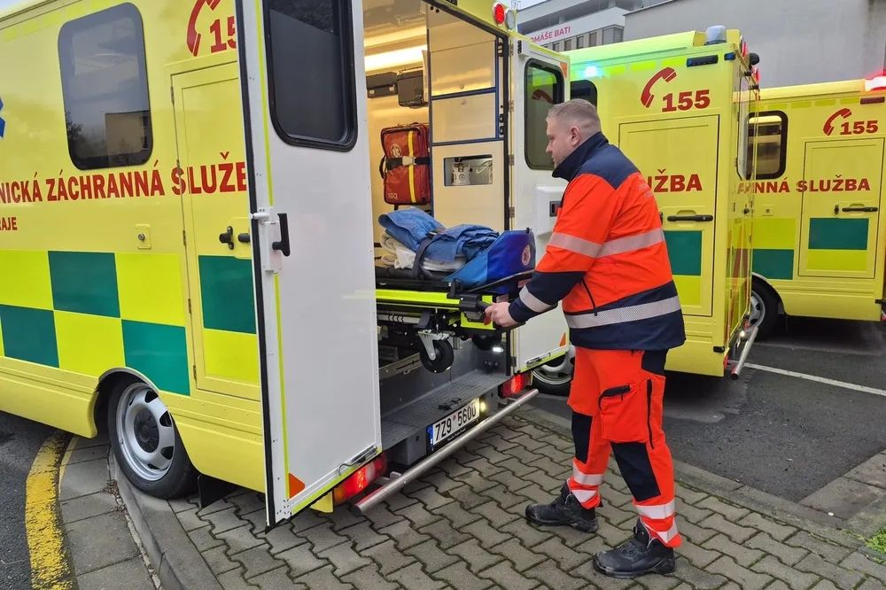 Záchranářům ve Zlínském kraji slouží pět nových sanitek