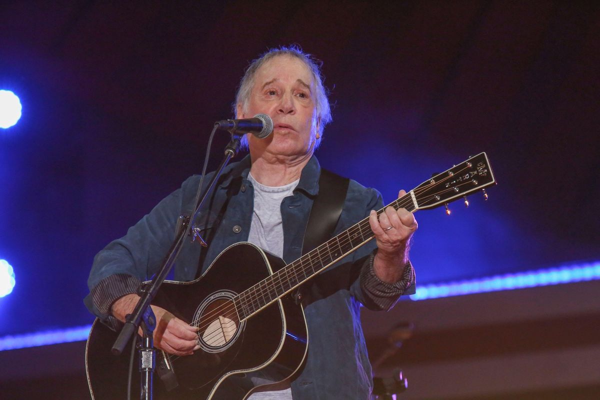 Příští rok v květnu odehraje v Praze tři koncerty Paul Simon. Pak dorazí i superskupina Beat