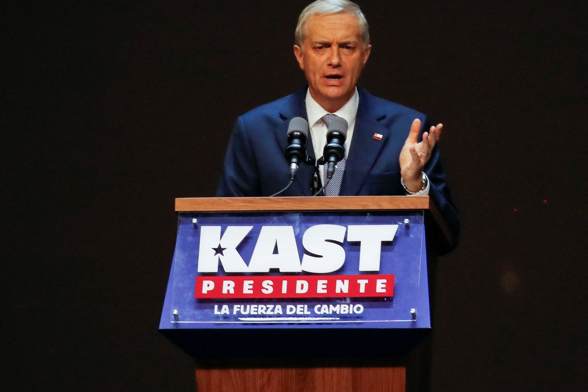 Otec v nacistické NSDAP, bratr ministr Pinochetovy vlády. Chilané si zvolili nového prezidenta