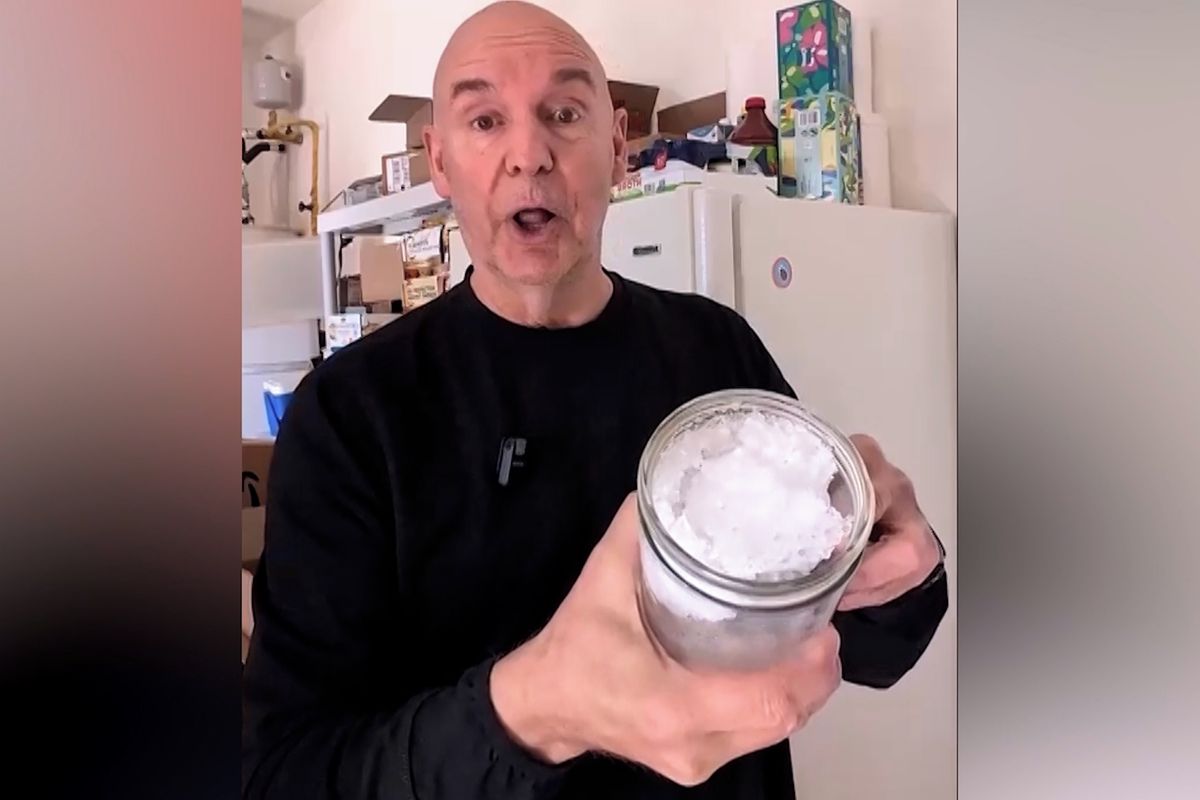 Nejstarší sněhová koule slaví 50 let. Američan ji skladuje v mrazáku