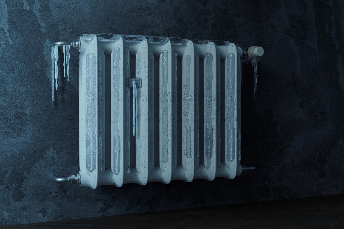 Kanaďan chtěl ušetřit za topení. Byt se mu proměnil v ledové království