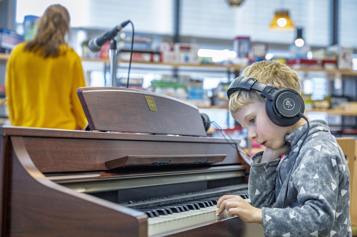 V Liberci otevřeli kreativní knihovnu. Můžete hrát třeba na bicí či testovat 3D brýle