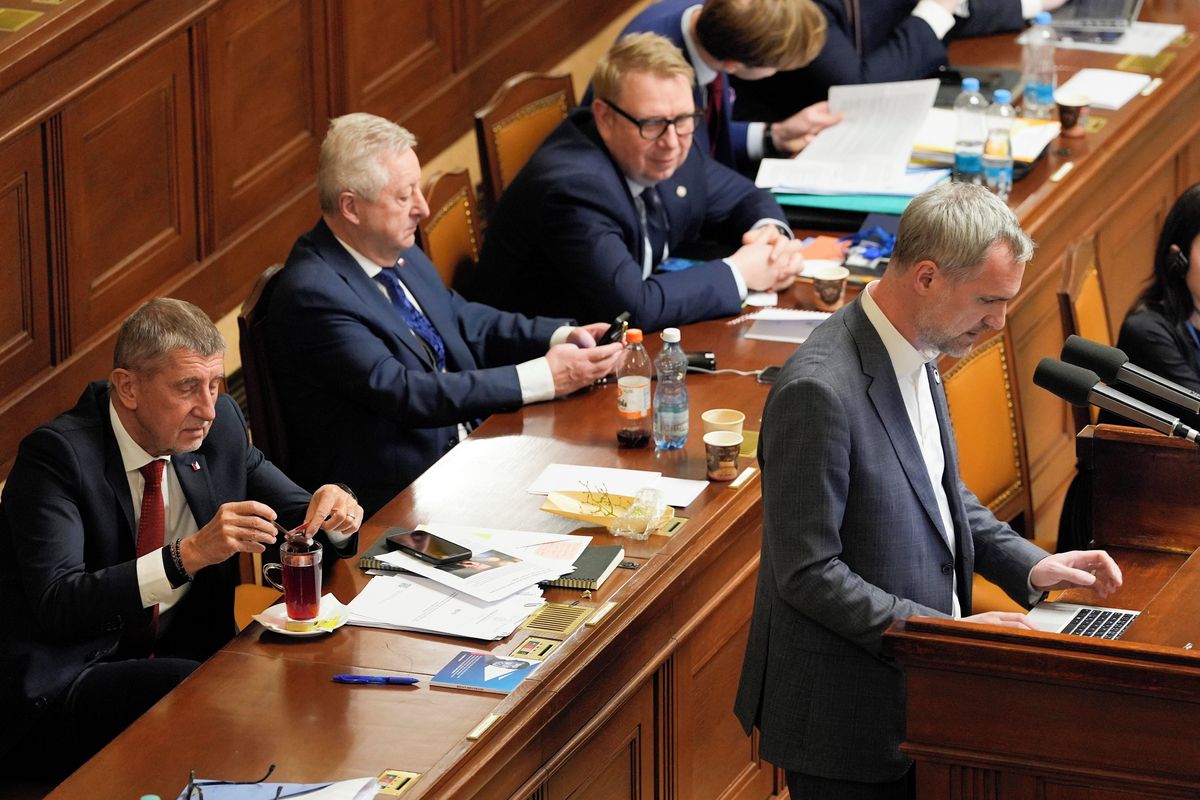 Opozice svolá mimořádnou schůzi a hlasování o nedůvěře Babišově vládě