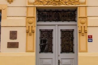 Tělocvikář odsouzený za sexuální zneužívání žákyň porušil podmínku. Přes zákaz trénoval děti