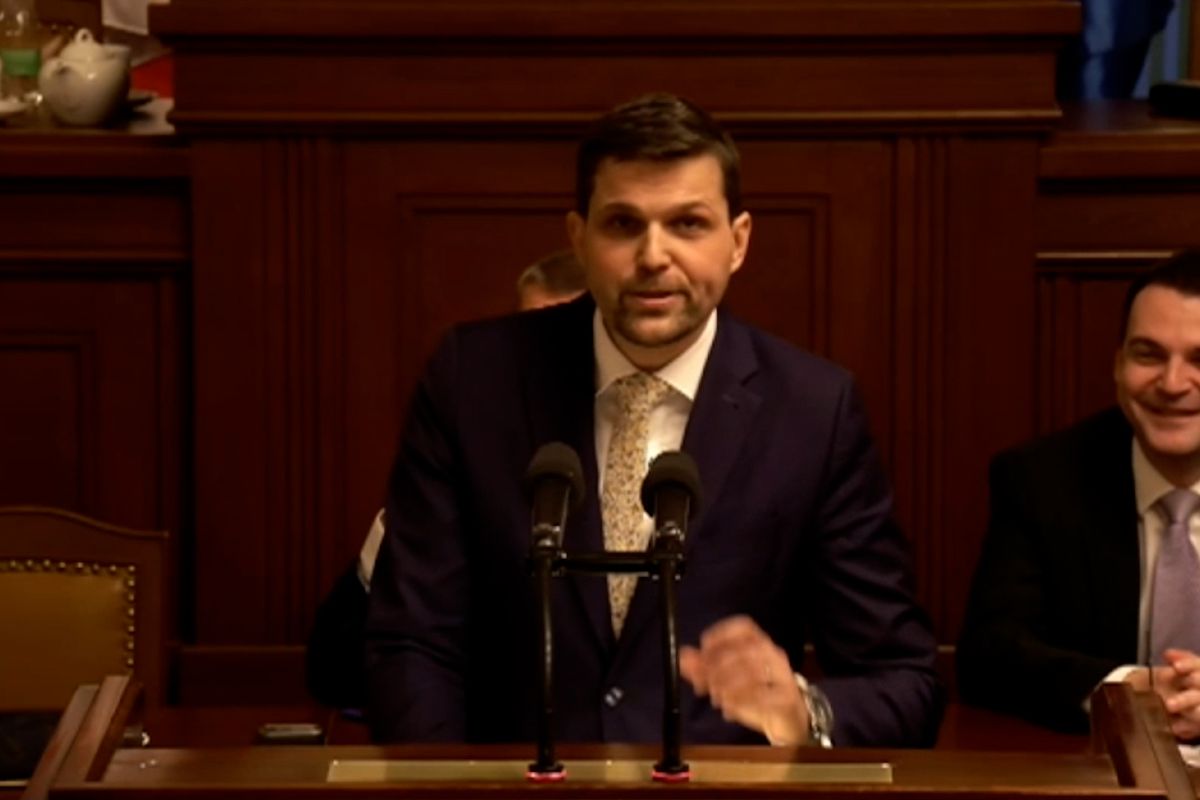 Nejste tak dokonalý jako Václav Klaus. Hladík pro Macinku parodoval exprezidenta