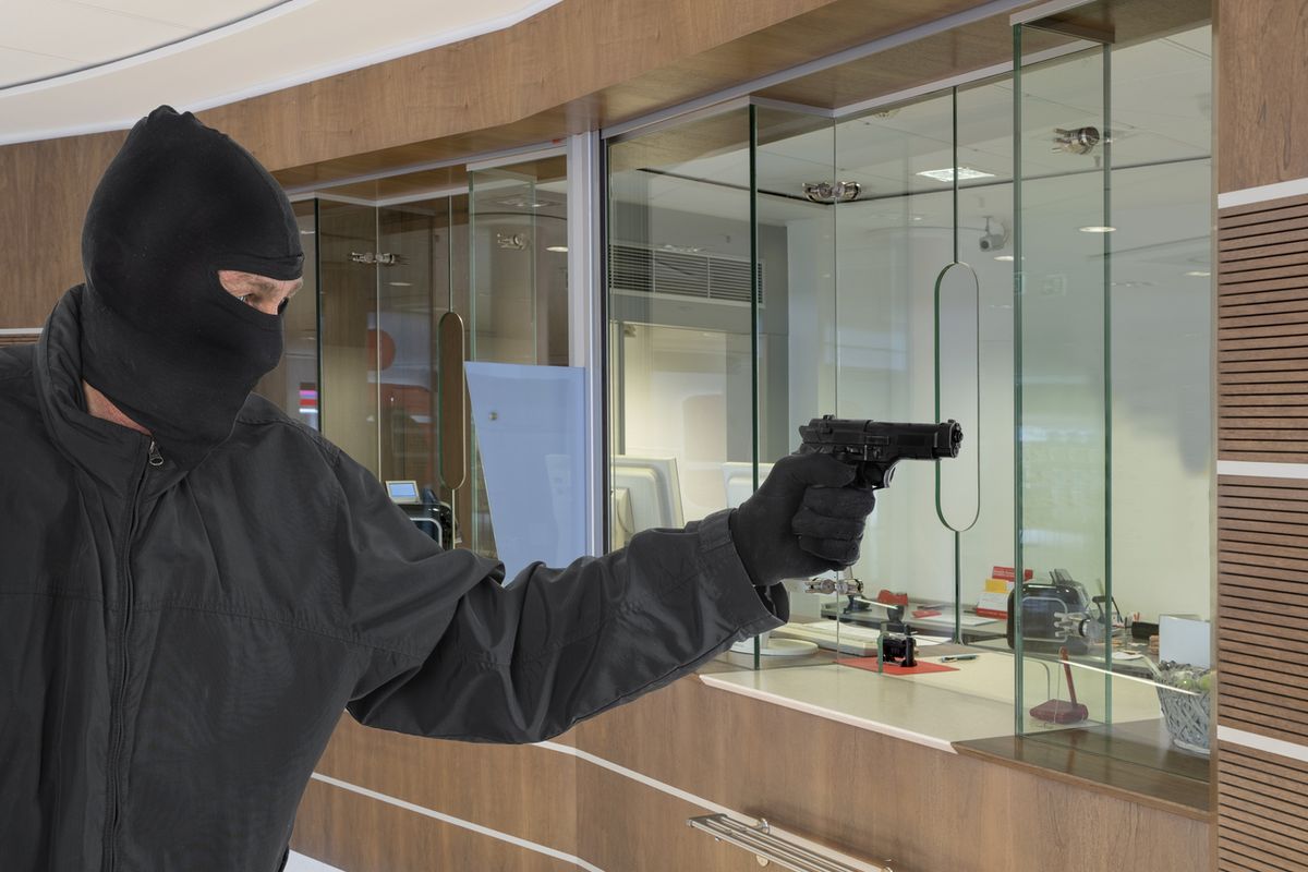 Američan ukradl z banky 140 dolarů, dal si za to oběd za dvacku a zbytek nechal jako spropitné