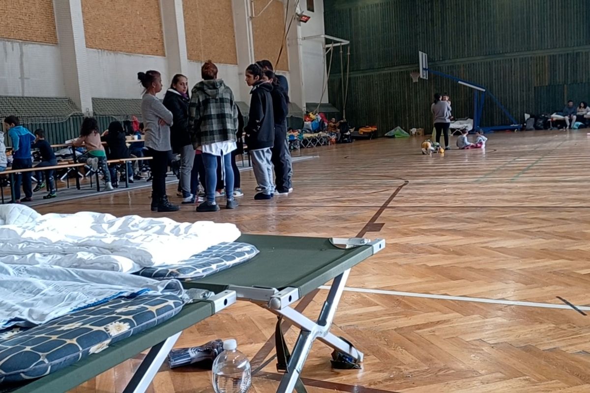 Ukrajincům bydlení zajistí, nám ne, zlobí se romská komunita, které na Mladoboleslavsku vyhořel dům