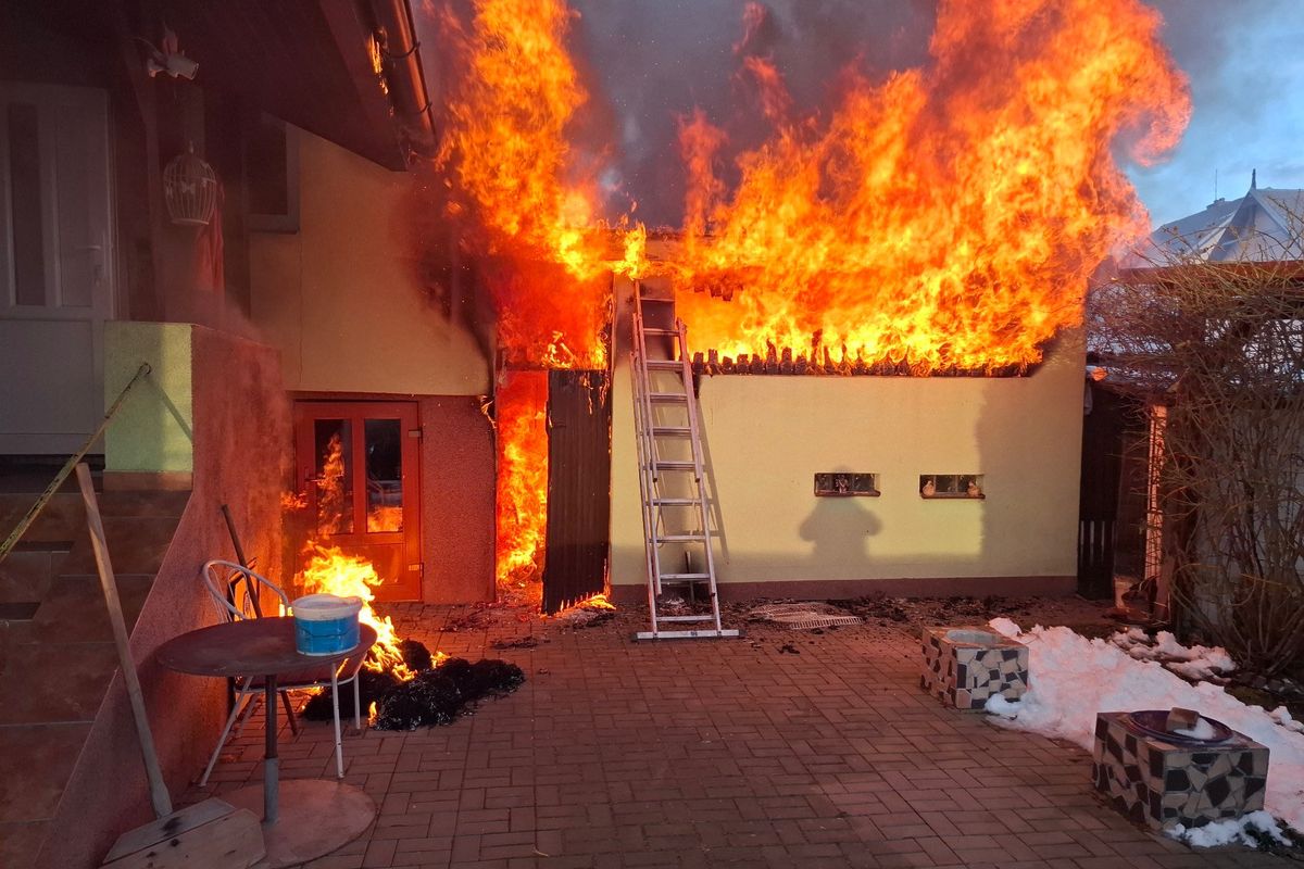 Na Olomoucku hořela přístavba rodinného domu. Škoda přes milion