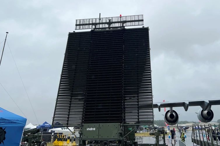 Ukrajina dostane španělský radar. Letadla a drony zjistí na 460 kilometrů