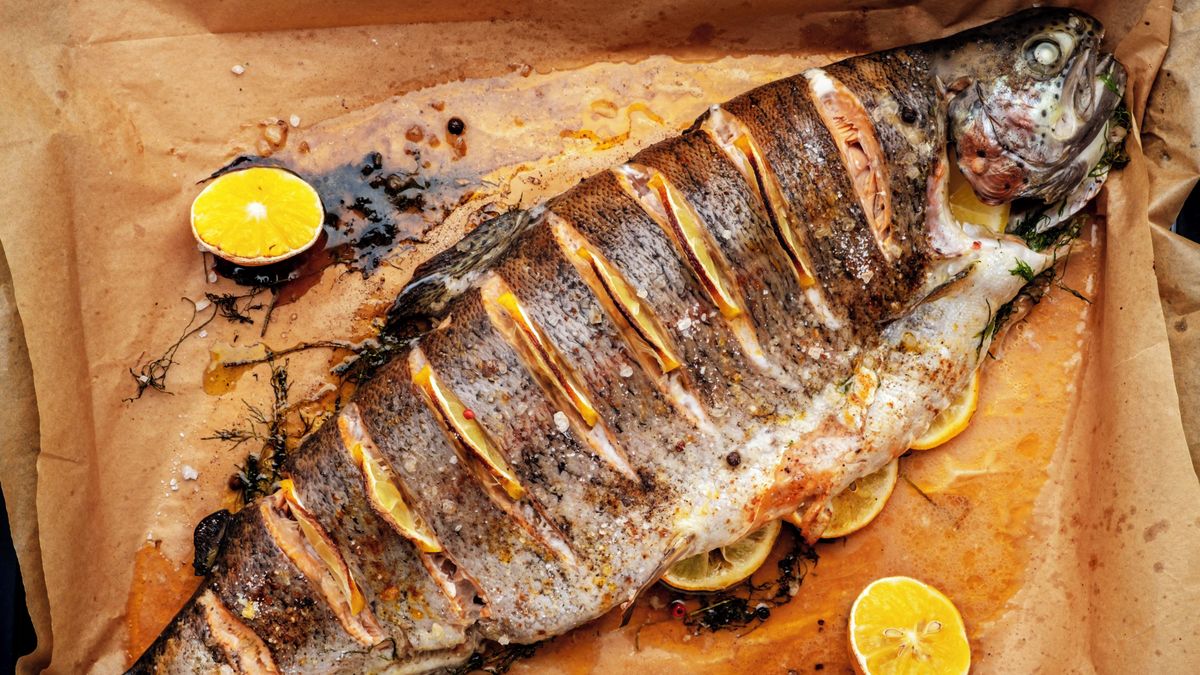 Není to jen čokoláda, ale třeba i pstruh. Které další potraviny mohou zlepšit náladu?