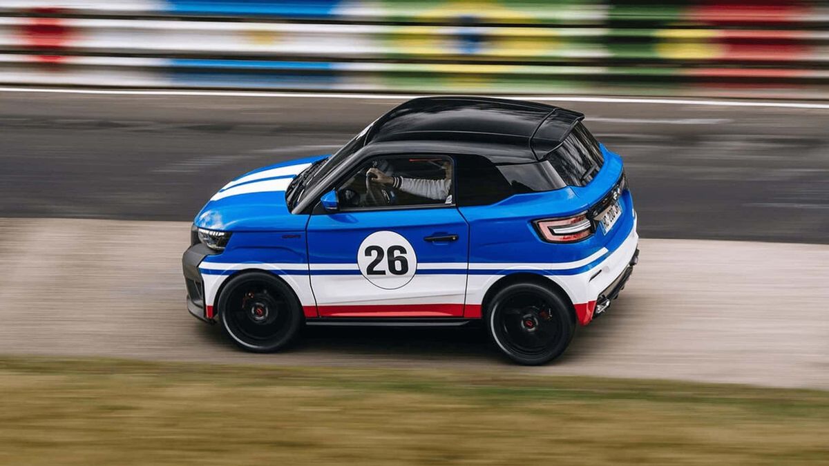 Mikroauto pro náctileté zajelo záporný rekord Nürburgringu