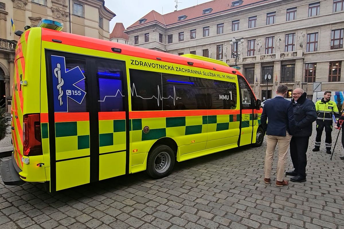 Pražská záchranka má nové evakuační vozidlo, jmenuje se Eva