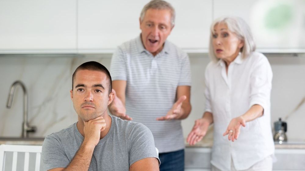 Dospělé děti, které se vracejí domů. A rodiče, kteří už na to nemají sílu