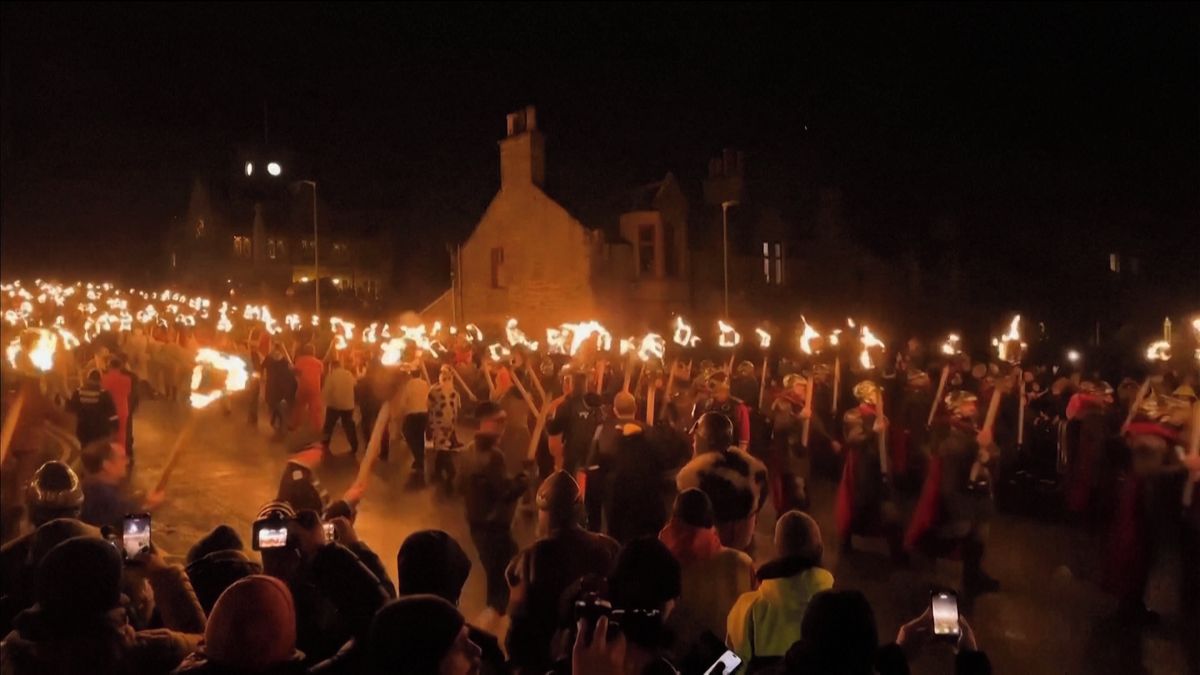 Atmosféra, která se dá krájet. Ve Skotsku proběhl nejpoutavější ohňový festival v Evropě