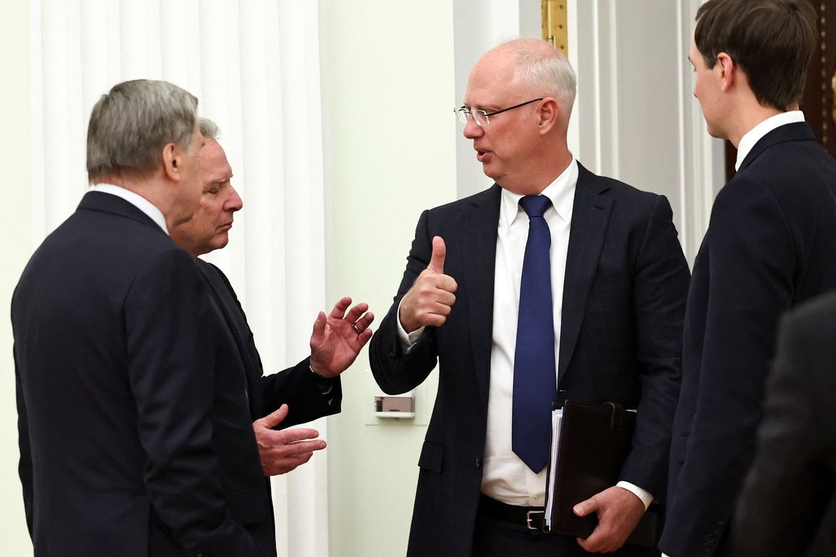 Mírové rozhovory mezi Ruskem, Ukrajinou a USA v Abú Zabí začaly