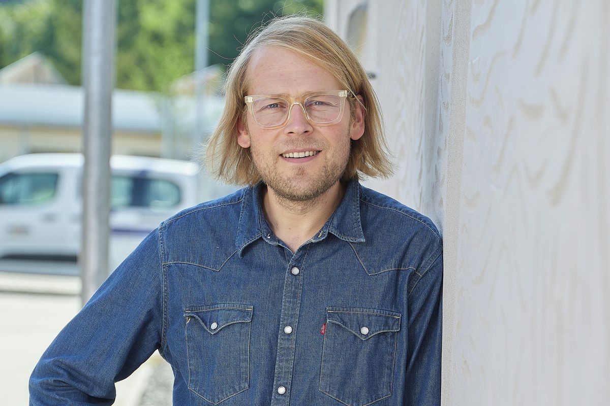 Spolužáci hráli po škole fotbal a hokej a já jsem si čmáral a kreslil, říká malíř Josef Zlamal