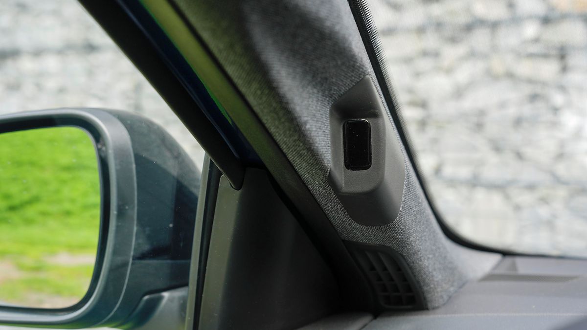 Sledování řidičů i brzdění před chodci. Auta se letos povinně naučí další novinky