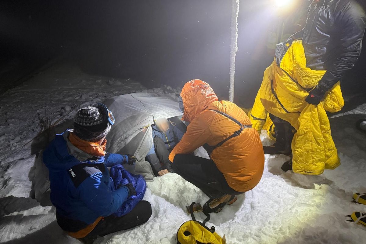 Trojice českých turistů uvízla na hřebeni Nízkých Tater