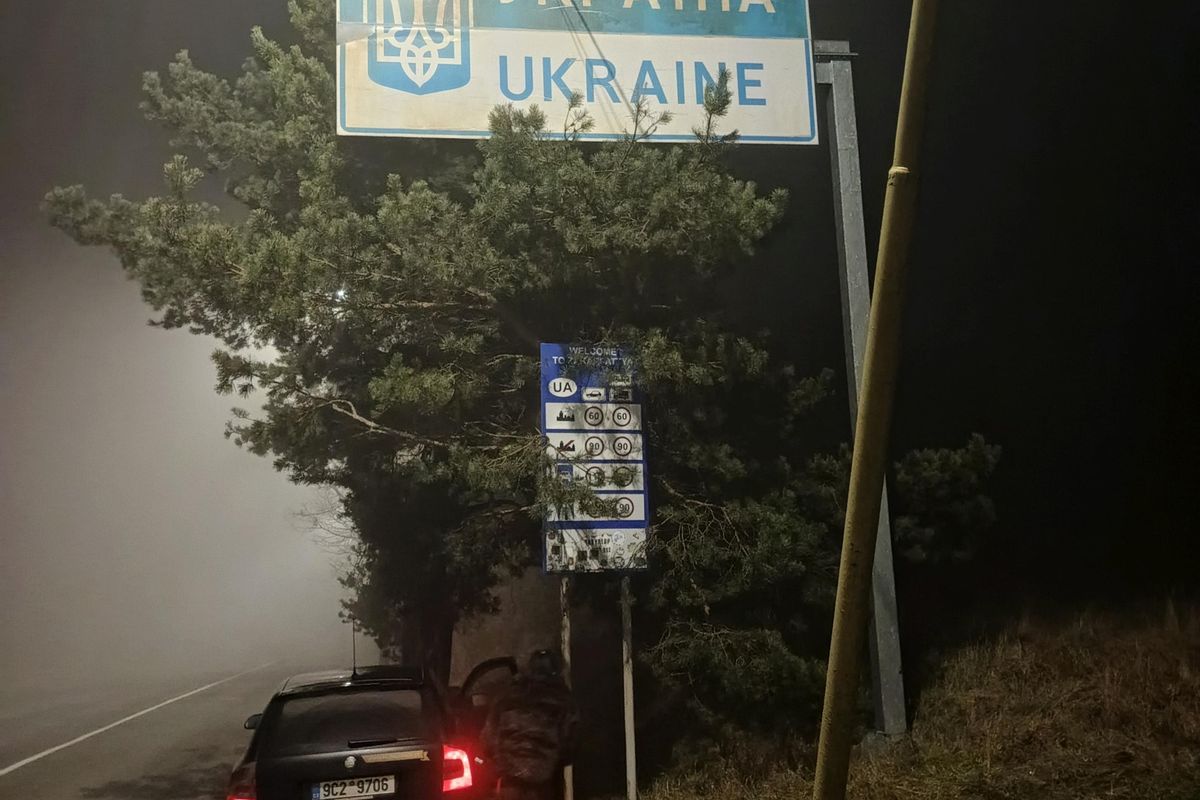 Jihočeský taxikář pomohl ženě dostat se na Ukrajinu. Celníci mu následně zabavili auto