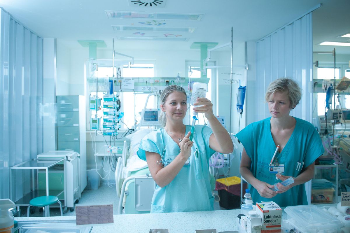 Další problém nemocnice v Litoměřicích. Jednorázové nástroje měla používat opakovaně