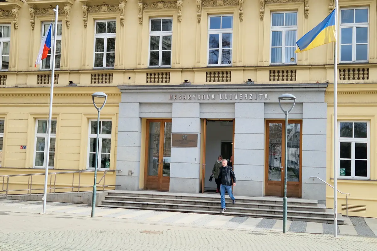 Profesor odešel kvůli údajné šikaně na jedné z fakult Masarykovy univerzity. Děkan ji vylučuje