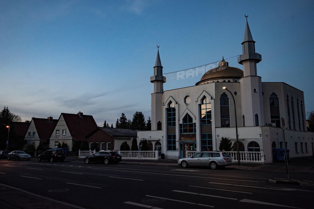 Když zvony, tak i muezzin. Německé město souhlasí se svoláváním k muslimským modlitbám