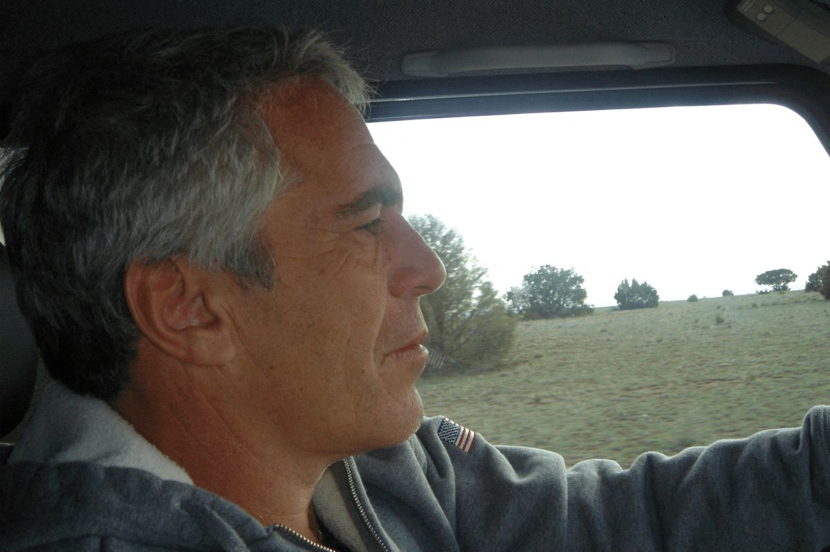 Správci Epsteinovy pozůstalosti zaplatí stamiliony, aby urovnali žalobu proti jeho spolupracovníkům