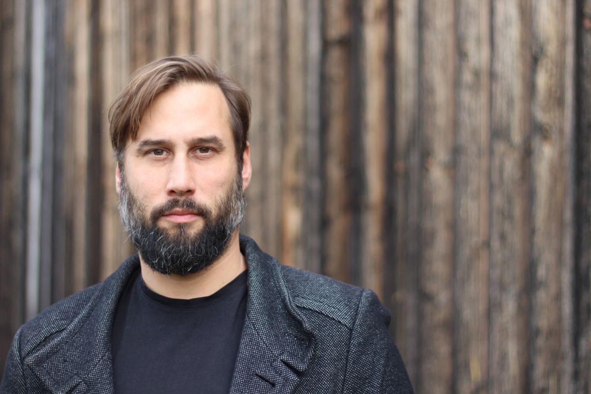 Fosilní průmysl je šelma zahnaná do kouta, říká sociolog Vojtěch Pecka