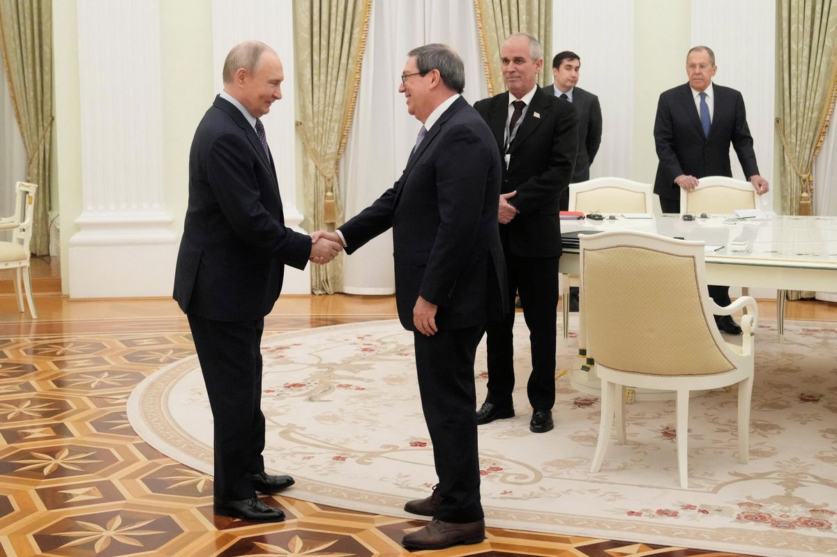 Ochromená Kuba je na pokraji zhroucení, o pomoc žebrá v Moskvě