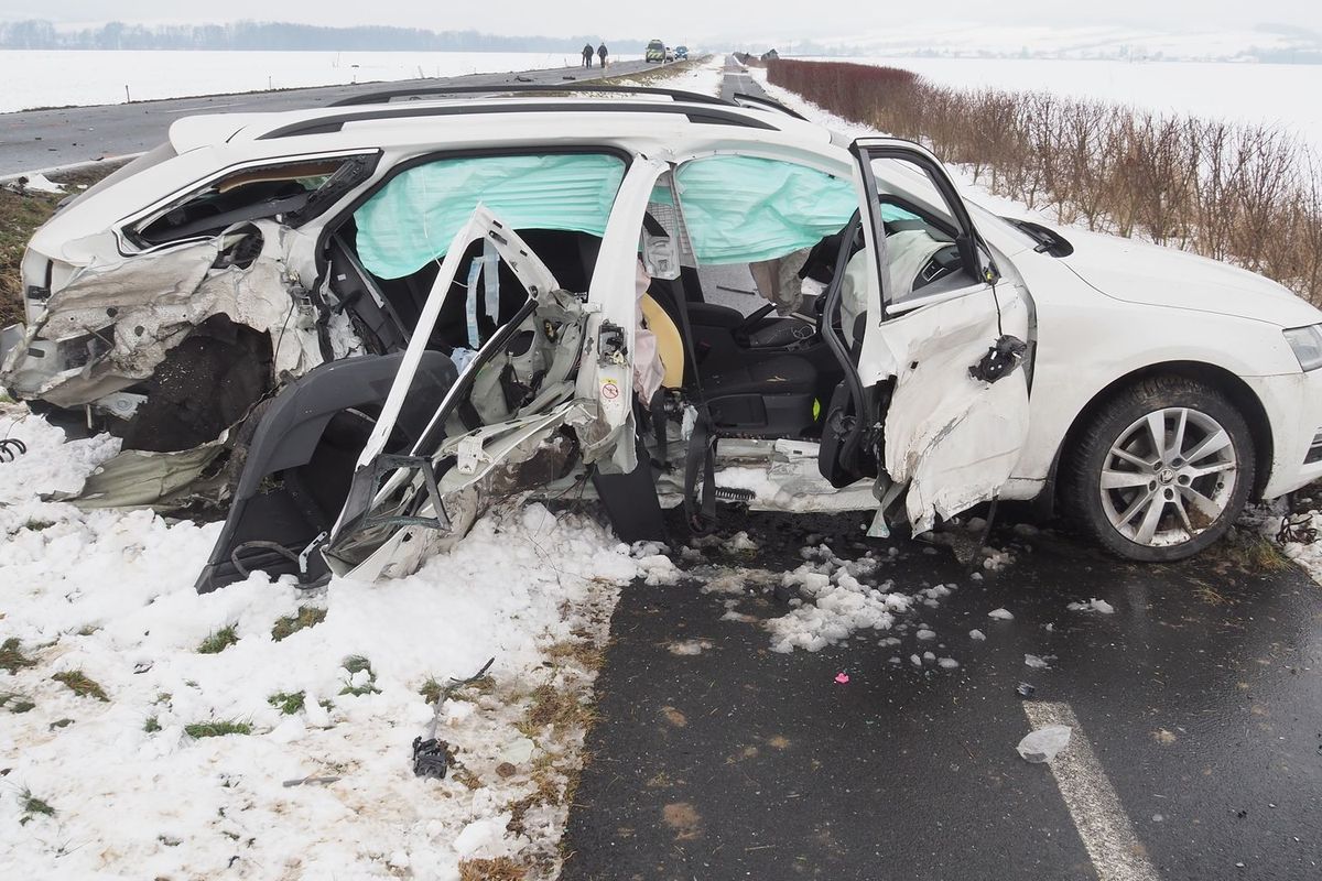 „Při výslechu ve mně budil hrůzu.“ Policie obvinila muže, který v Šumperku bodl taxikářku do krku a pak schválně boural
