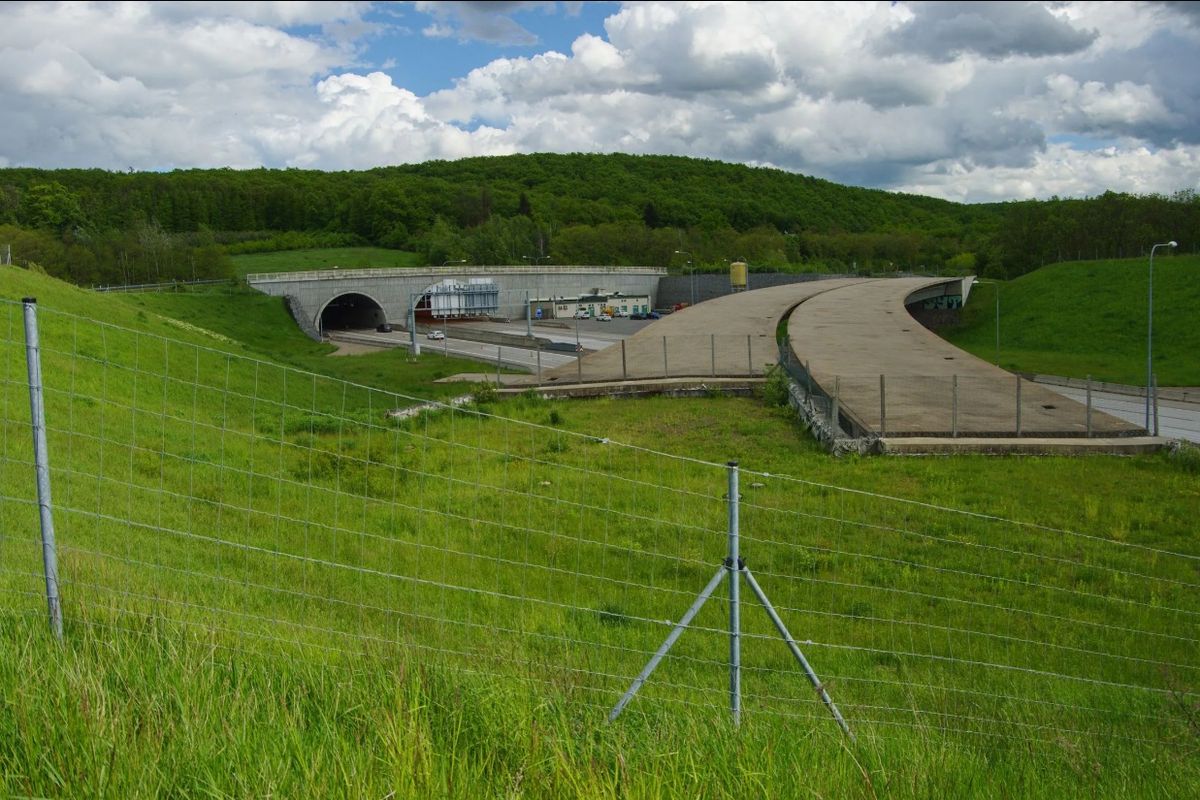 Praha chce za 93 milionů vykoupit „most duchů“ přes Pražský okruh