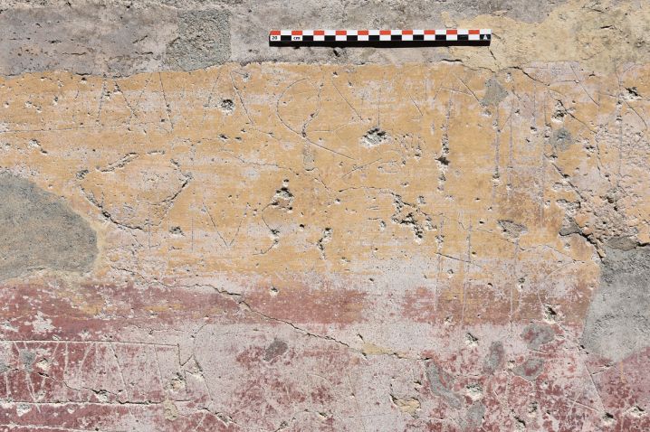 Milostné vzkazy i gladiátoři. V Pompejích odhalili neznámé nápisy a kresby