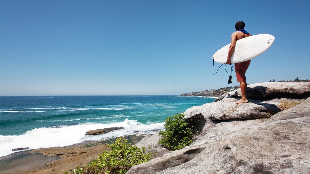 Autobusem jezdili na pláž polonazí. Úřady v Sydney teď holou kůži při přepravě zakázaly