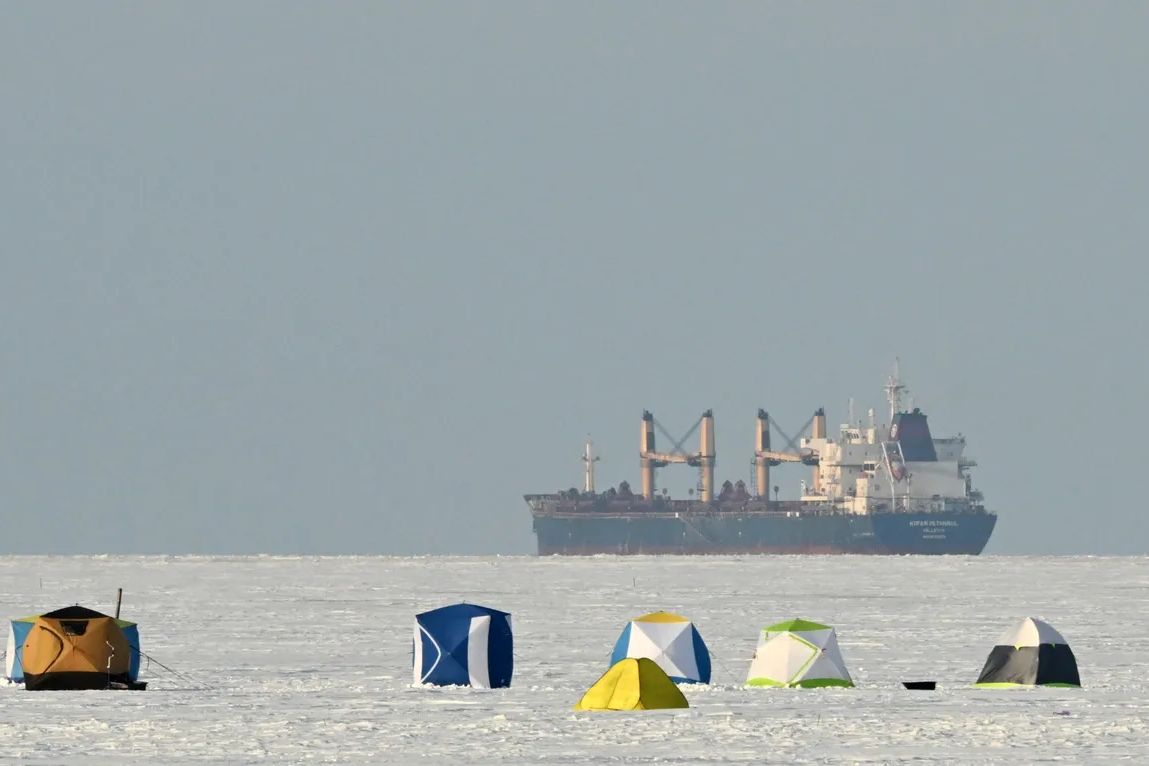 Baltské moře je nejzamrzlejší za 15 let. Led ohrožuje ruský export ropy