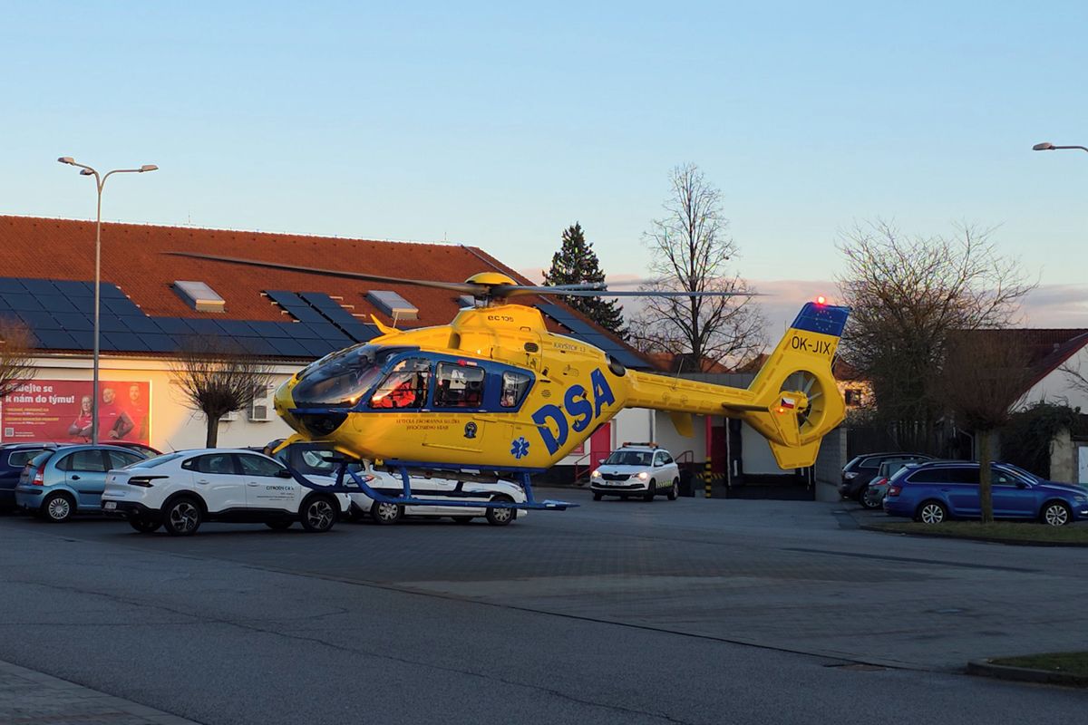 Muž ve Veselí nad Lužnicí zemřel po pádu z lešení